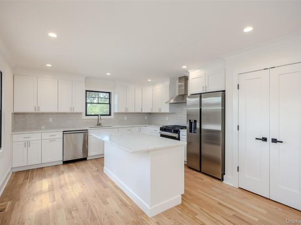 214 9th Street, Hicksville NY 11801