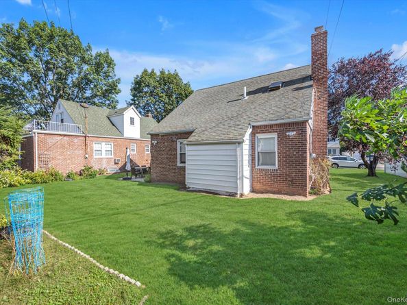 5 Avon Road, New Hyde Park NY 11040