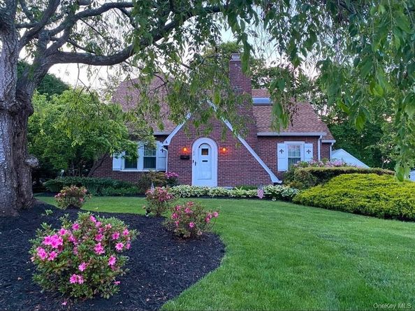 83 Village Line Road, Babylon NY 11702