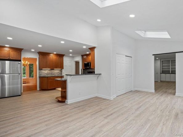 83 Shore Road, Mount Sinai NY 11766