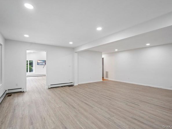 83 Shore Road, Mount Sinai NY 11766