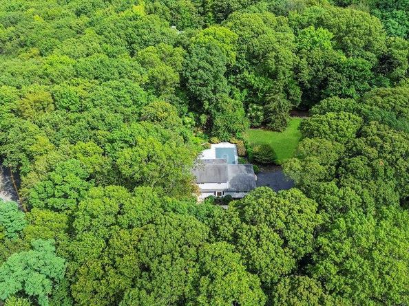 83 Shore Road, Mount Sinai NY 11766