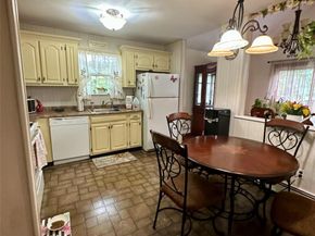 4 Thunderbird Court, Shoreham NY 11786