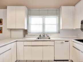 27 Fairway Drive, Manhasset NY 11030