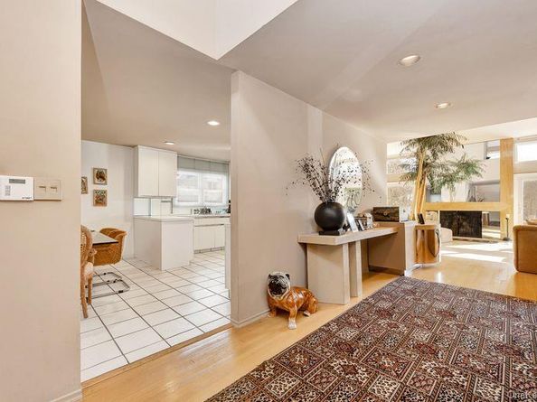 27 Fairway Drive, Manhasset NY 11030