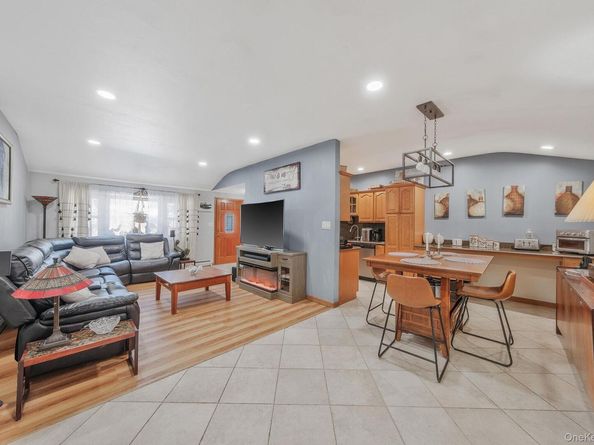 14 Mount Wilson Avenue, Farmingville NY 11738