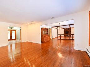 5 Mannetto Hill Road, Huntington NY 11743