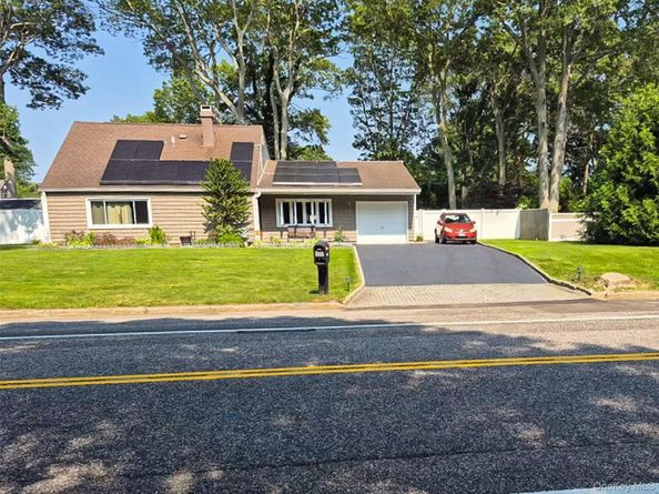 1039 Sipp Avenue, Medford NY 11763