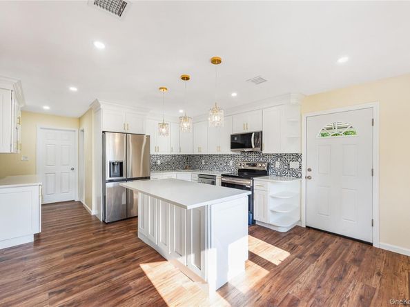4 William Street, Copiague NY 11726