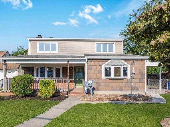 4 William Street, Copiague NY 11726