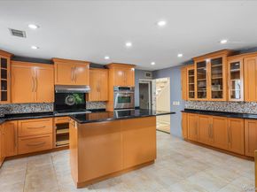 418 Old Courthouse Rd, Manhasset Hills NY 11040