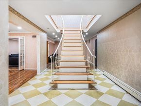 418 Old Courthouse Rd, Manhasset Hills NY 11040
