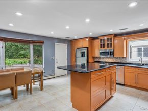 418 Old Courthouse Rd, Manhasset Hills NY 11040