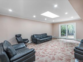 418 Old Courthouse Rd, Manhasset Hills NY 11040