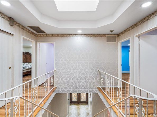 418 Old Courthouse Rd, Manhasset Hills NY 11040