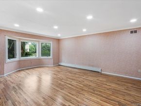 418 Old Courthouse Rd, Manhasset Hills NY 11040
