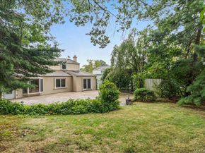 418 Old Courthouse Rd, Manhasset Hills NY 11040