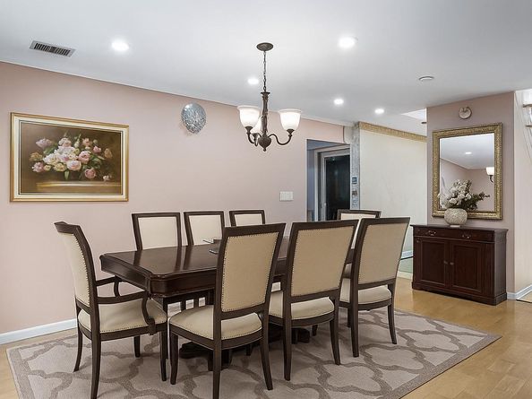 418 Old Courthouse Rd, Manhasset Hills NY 11040
