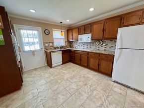 69 Enfield Court B, Ridge NY 11961