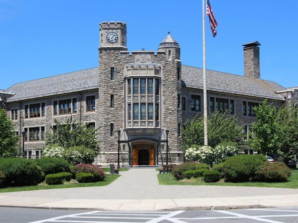 506 Siwanoy Place, Pelham NY 10803