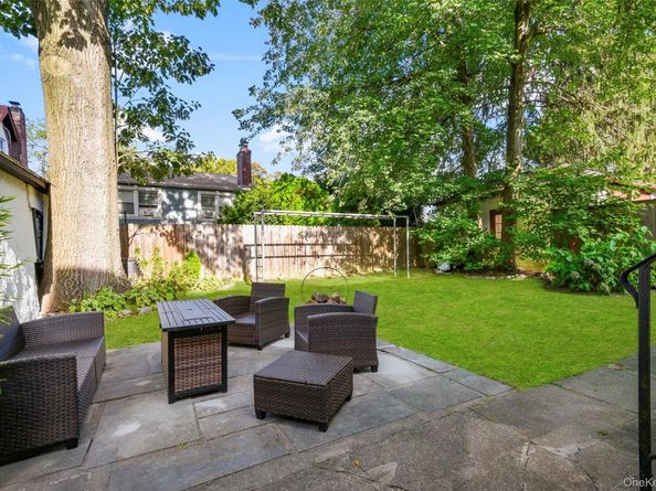 506 Siwanoy Place, Pelham NY 10803