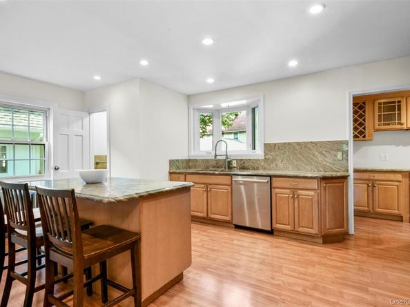 506 Siwanoy Place, Pelham NY 10803