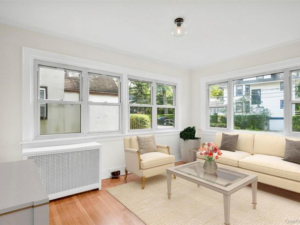 506 Siwanoy Place, Pelham NY 10803