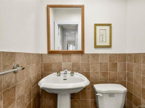 506 Siwanoy Place, Pelham NY 10803