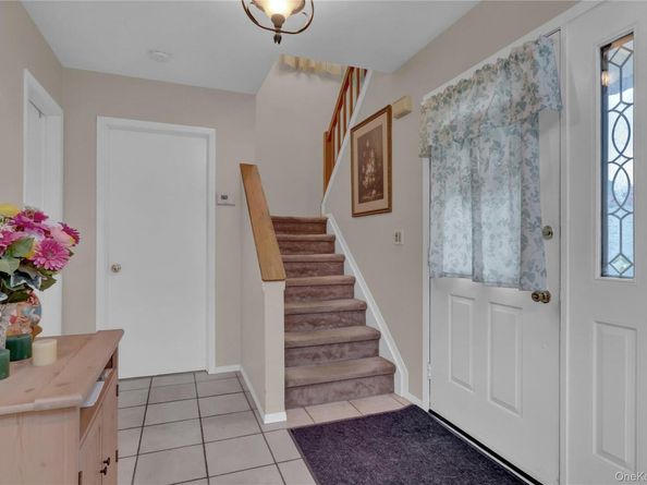 5 Delaware Court, Coram NY 11727