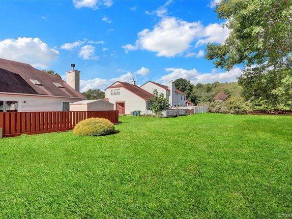 5 Delaware Court, Coram NY 11727