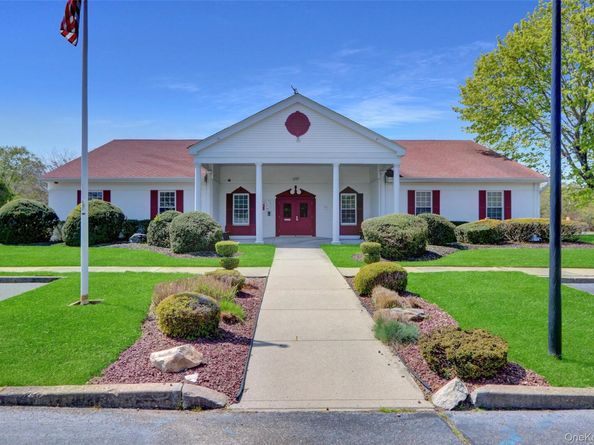 5 Delaware Court, Coram NY 11727