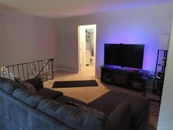 700 Broadway 22, Amityville NY 11701
