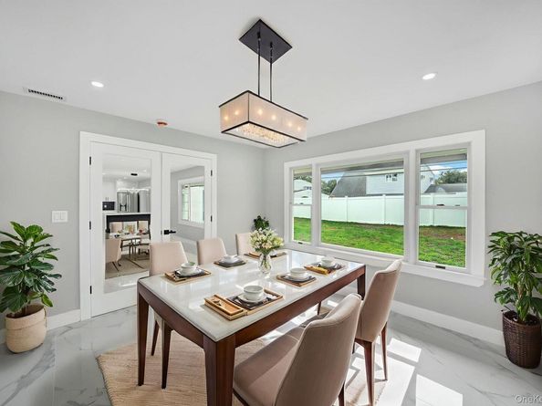 18 Mist Lane, Westbury NY 11590