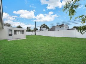 18 Mist Lane, Westbury NY 11590