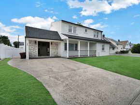 18 Mist Lane, Westbury NY 11590