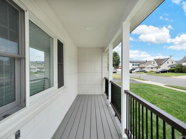 18 Mist Lane, Westbury NY 11590