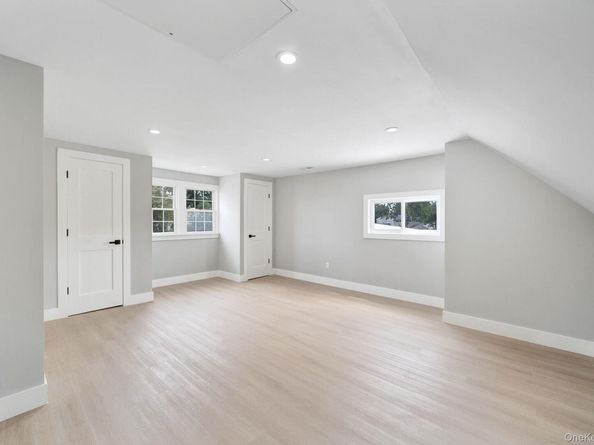 18 Mist Lane, Westbury NY 11590