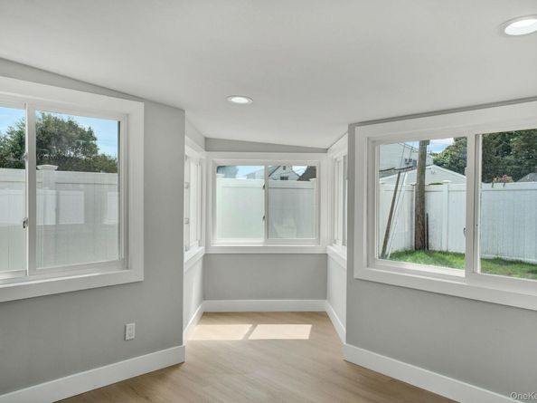 18 Mist Lane, Westbury NY 11590