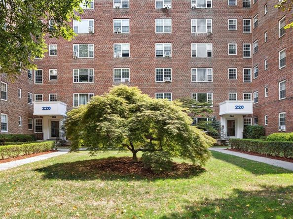 220 Pelham Road 1K, New Rochelle NY 10805