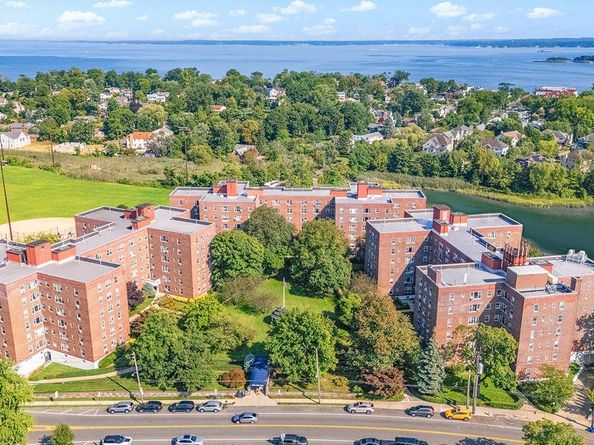 220 Pelham Road 1K, New Rochelle NY 10805