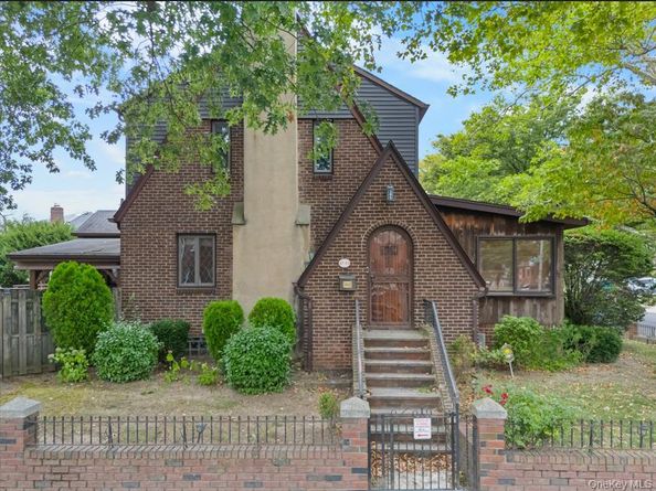 47-69 195th Street, Flushing NY 11358