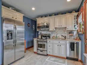 2 Bayview Avenue E, Lindenhurst NY 11757