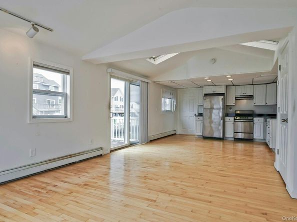 2 Bayview Avenue E, Lindenhurst NY 11757