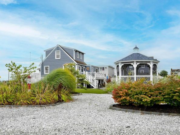 2 Bayview Avenue E, Lindenhurst NY 11757