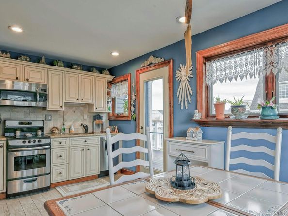 2 Bayview Avenue E, Lindenhurst NY 11757