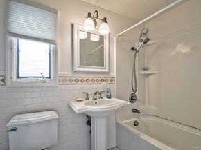 2 Bayview Avenue E, Lindenhurst NY 11757