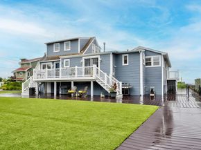 2 Bayview Avenue E, Lindenhurst NY 11757