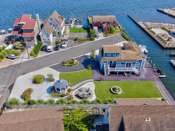 2 Bayview Avenue E, Lindenhurst NY 11757