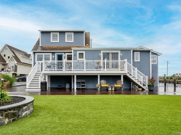 2 Bayview Avenue E, Lindenhurst NY 11757