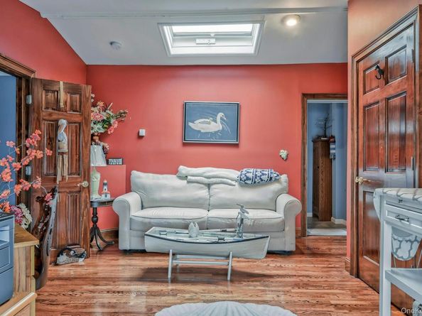 2 Bayview Avenue E, Lindenhurst NY 11757